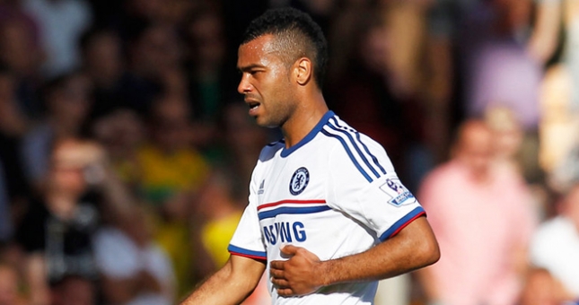 8 đội bóng ‘xếp hàng’ mong nhận được cái gật đầu của Ashley Cole